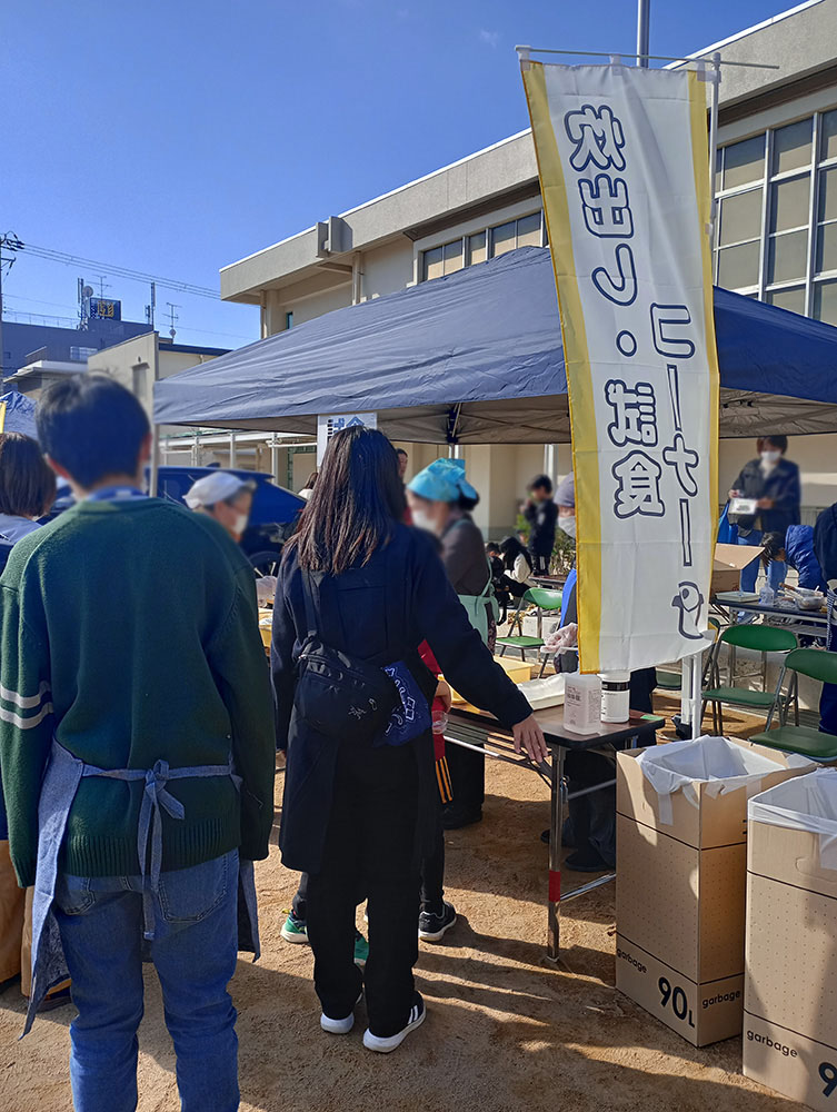 炊出し・試食コーナー・アルファ化米